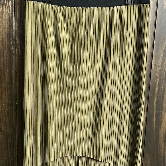 Piphany Midi Pencil Skirt with Ribbed High-Low Design-Green-Size: Medium - Picture 1 of 8